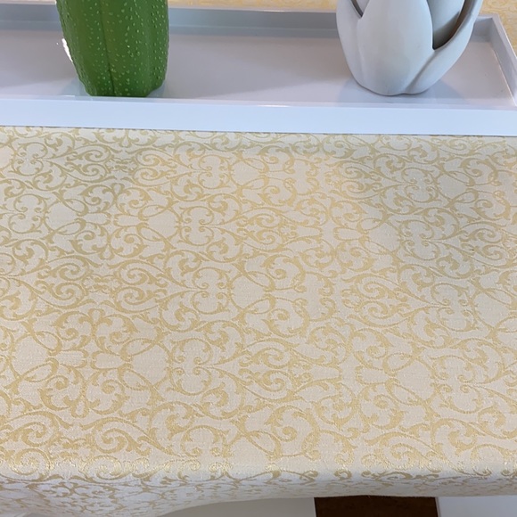 Large Tablecloth - Picture 3 of 8